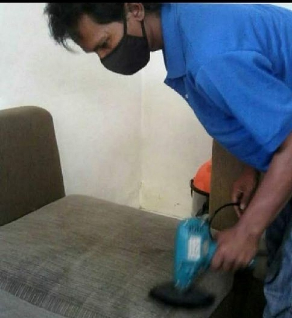 Cuci Kursi & Sofa
